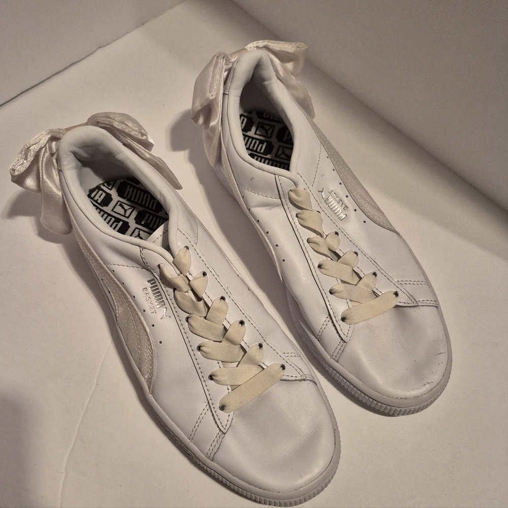 Puma women's size 7.5 white basket bow leather upper sneakers
